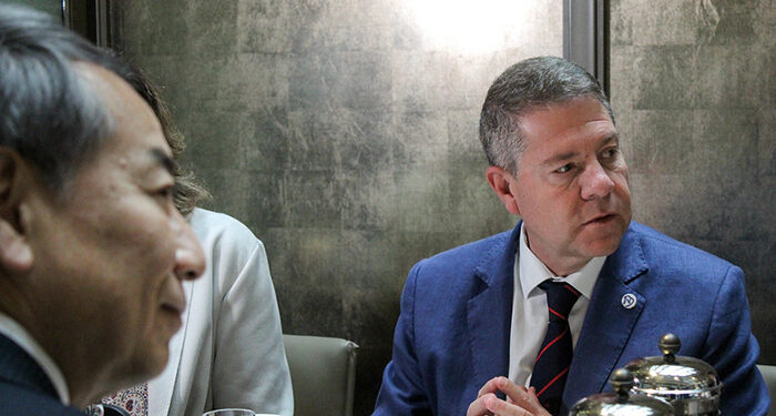 Page confía en que León XIV sea “un contrapunto estadounidense” que ofrezca “respuestas a las contradicciones del momento”