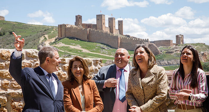 Page quiere hacer del castillo de Molina de Aragón el monumento histórico “más y mejor” iluminado del país