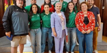 La delegada de la Junta felicita en nombre del Gobierno regional al Club Dínamo Guadalajara por su ascenso a Segunda Federación
