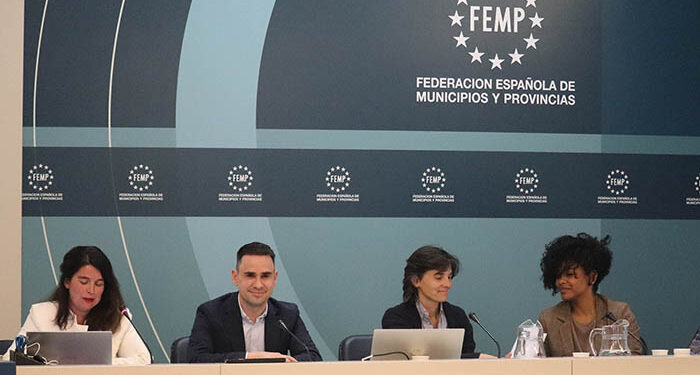 Salinas presenta el proyecto “Cabanillas se cuida” en unas jornadas formativas de la FEMP