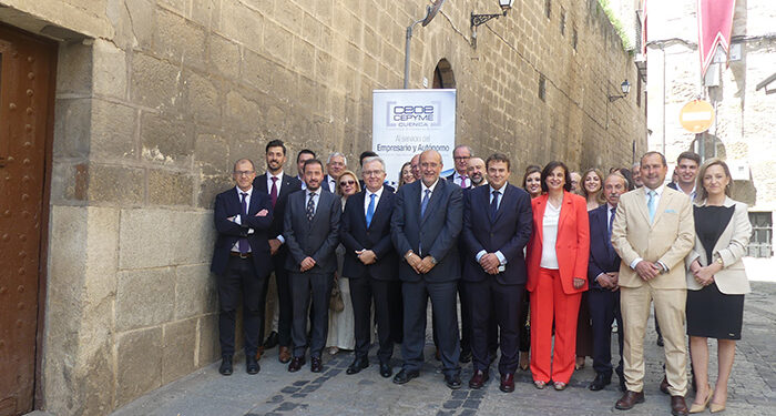 Santiago Peñaranda y Ana Valladolid reciben el homenaje de la sociedad conquense antes de recoger su Premio CECAM 1 Santiago Peñaranda y Ana Valladolid reciben el homenaje de la sociedad conquense antes de recoger su Premio CECAM