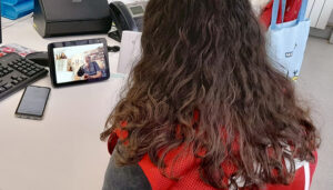 Un total de 170 personas mayores de Cuenca han recibido apoyo gracias al programa Voces en Red de Cruz Roja