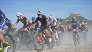 Youssef Issmaili y Beatriz Martínez conquistan Atienza en una prueba épica de MTB por la Sierra Norte