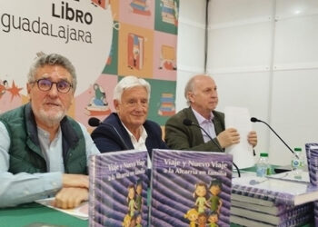 ‘Viaje y nuevo viaje a la Alcarria en familia’ cautiva al público en la Feria del Libro de Guadalajara