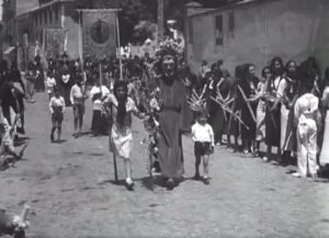 1935 y la proce de Tomas Caramillo. nina muletas