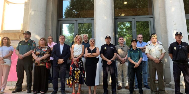 Rotunda condena de Mª Luz Fernández por los asesinatos machistas en Guadalajara, Valencia, Gijón y Las Palmas 1 2025 06 27 Minuto de silencio por los asesinatos en Guadalajara Valencia Gijon y Las Palmas1