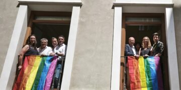 Alberto Rojo: “Frente a Guarinos y Vox, que se niegan a dar visibilidad a los derechos LGTBI, nosotros sí colocamos la bandera arcoíris”