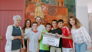 Actividad solidaria en el IES Fernando Zóbel para Manos Unidas a través de sus Lápices + Fósil 2 Actividad solidaria en el IES Fernando Zóbel para Manos Unidas a través de sus Lápices + Fósil