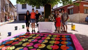 Almonacid de Zorita se viste de arte y tradición en el Corpus Christi una celebración única de color