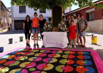 Almonacid de Zorita se viste de arte y tradición en el Corpus Christi: una celebración única de color