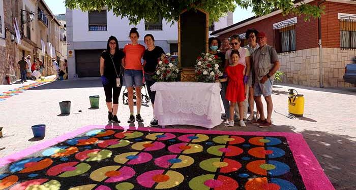 Almonacid de Zorita se viste de arte y tradición en el Corpus Christi una celebración única de color