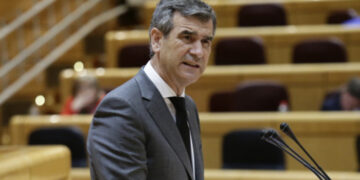 Antonio Román defiende una iniciativa con la que el Grupo Popular logra que el Congreso inste al Gobierno a reactivar la construcción del Archivo Militar