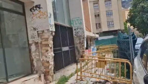 Bea Jiménez reclama la limpieza inmediata de la Plaza de España ante su estado de abandono y suciedad