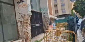 Bea Jiménez reclama la limpieza inmediata de la Plaza de España ante su estado de abandono y suciedad