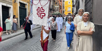 Cáritas Diocesana de Cuenca comparte la celebración del Corpus Christi con la comunidad parroquial de Mira acompañados por Manuel Bretón, presidente de Cáritas Española