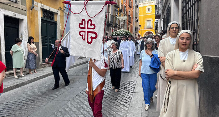 Cáritas Diocesana de Cuenca comparte la celebración del Corpus Christi con la comunidad parroquial de Mira acompañados por Manuel Bretón, presidente de Cáritas Española 1 Cáritas Diocesana de Cuenca comparte la celebración del Corpus Christi con la comunidad parroquial de Mira acompañados por Manuel Bretón, presidente de Cáritas Española