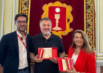 Coca-Cola dedica dos latas personalizadas al Ayuntamiento de Cuenca