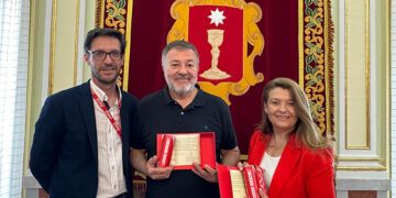Coca-Cola dedica dos latas personalizadas al Ayuntamiento de Cuenca