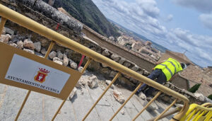 Comienza la reparación del tramo del muro de la calle Trabuco dañado por el impacto de un vehículo 2 Comienza la reparación del tramo del muro de la calle Trabuco dañado por el impacto de un vehículo