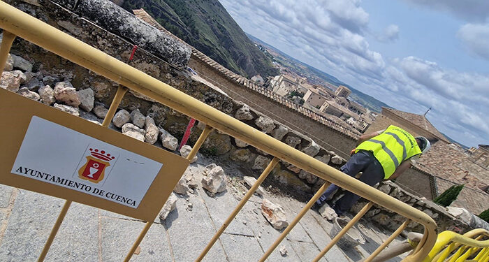 Comienza la reparación del tramo del muro de la calle Trabuco dañado por el impacto de un vehículo 1 Comienza la reparación del tramo del muro de la calle Trabuco dañado por el impacto de un vehículo
