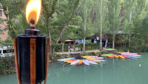 Deporte y ritos ancestrales se dan la mano en una mística Noche de San Juan en piragua por el Júcar