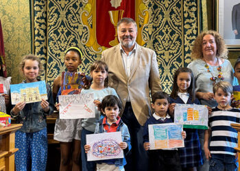 Dolz y Tirado ensalzan la calidad de los trabajos del XII Concurso Infantil ‘Dibuja los colores de Cuenca’ Dolz y Tirado ensalzan la calidad de los trabajos del XII Concurso Infantil ‘Dibuja los colores de Cuenca’