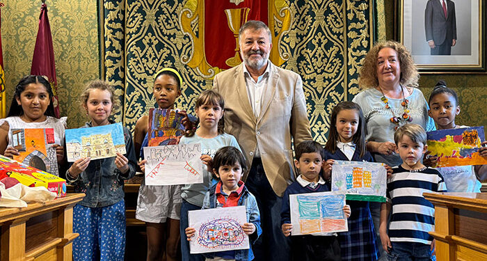 Dolz y Tirado ensalzan la calidad de los trabajos del XII Concurso Infantil ‘Dibuja los colores de Cuenca’ 1 Dolz y Tirado ensalzan la calidad de los trabajos del XII Concurso Infantil ‘Dibuja los colores de Cuenca’
