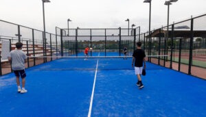 El Ayuntamiento de Guadalajara renueva el césped texturizado de 9 pistas de pádel con material de última generación