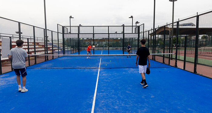 El Ayuntamiento de Guadalajara renueva el césped texturizado de 9 pistas de pádel con material de última generación 1 El Ayuntamiento de Guadalajara renueva el césped texturizado de 9 pistas de pádel con material de última generación