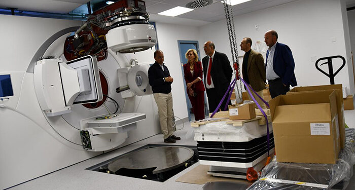 El Hospital Universitario de Cuenca completa la dotación de alta tecnología con la llegada de la nueva resonancia magnética con IA