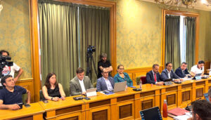 El PP denuncia que el Gobierno de Dolz y Cavero dicen no a becas, limpieza, transporte y ADEVIDA 2 El PP denuncia que el Gobierno de Dolz y Cavero dicen no a becas, limpieza, transporte y ADEVIDA