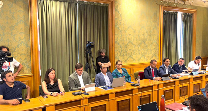 El PP denuncia que el Gobierno de Dolz y Cavero dicen no a becas, limpieza, transporte y ADEVIDA 1 El PP denuncia que el Gobierno de Dolz y Cavero dicen no a becas, limpieza, transporte y ADEVIDA