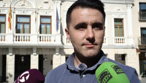 El PSOE denuncia que Guarinos arramplará con un millón de euros de colegios y deportes para Ferias, recortando en dos servicios que son básicos para la ciudad 2 El PSOE denuncia que Guarinos arramplará con un millón de euros de colegios y deportes para Ferias, recortando en dos servicios que son básicos para la ciudad