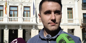 El PSOE denuncia que Guarinos arramplará con un millón de euros de colegios y deportes para Ferias, recortando en dos servicios que son básicos para la ciudad