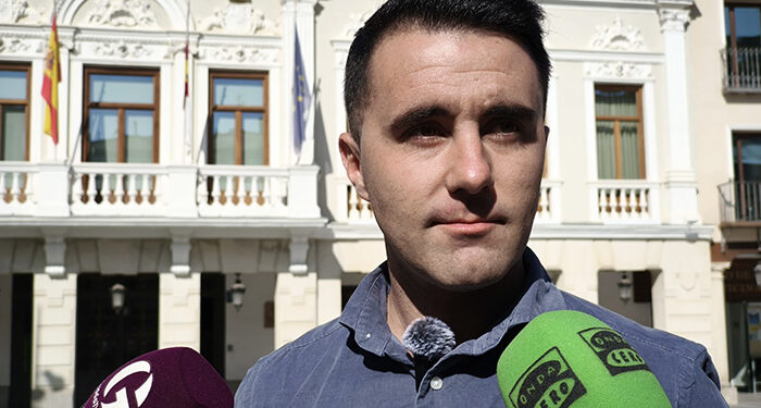 El PSOE denuncia que Guarinos arramplará con un millón de euros de colegios y deportes para Ferias, recortando en dos servicios que son básicos para la ciudad 1 El PSOE denuncia que Guarinos arramplará con un millón de euros de colegios y deportes para Ferias, recortando en dos servicios que son básicos para la ciudad