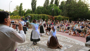 El Solsticio Folk llena de música y tradición el Paseo de San Roque aunque la lluvia marcó el final de la jornada 2 El Solsticio Folk llena de música y tradición el Paseo de San Roque aunque la lluvia marcó el final de la jornada