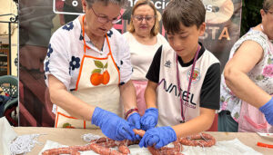 El cuarto encuentro “Entre Generaciones” conecta a mayores y jóvenes de la Manchuela a través del baile, el juego, la artesanía o las experiencias virtuales 2 El cuarto encuentro “Entre Generaciones” conecta a mayores y jóvenes de la Manchuela a través del baile, el juego, la artesanía o las experiencias virtuales