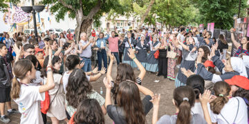 El cuarto encuentro “Entre Generaciones” conecta a mayores y jóvenes de la Manchuela a través del baile, el juego, la artesanía o las experiencias virtuales