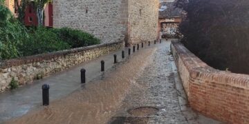 Espectacular fuga de agua en el Torreón del Alamín