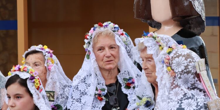 Pódcast. Mayte Cervigón, además de cantar la Salve, nos cuenta todo lo que tienes que saber sobre Las Mayordomas de Alcocer