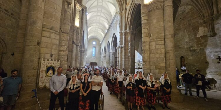 Pódcast. Mayte Cervigón, además de cantar la Salve, nos cuenta todo lo que tienes que saber sobre Las Mayordomas de Alcocer