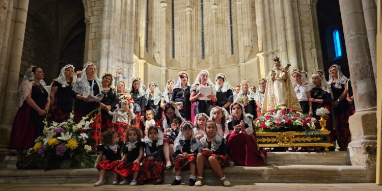 Pódcast. Mayte Cervigón, además de cantar la Salve, nos cuenta todo lo que tienes que saber sobre Las Mayordomas de Alcocer