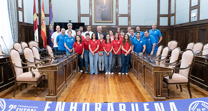 José Luis Vega felicita al CD Chiloeches por su ascenso a Primera División del Fútbol Sala Femenino