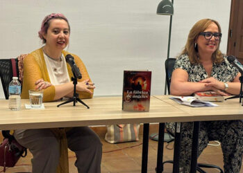 La Junta ensalza el compromiso con la literatura y la igualdad de la escritora María Zaragoza
