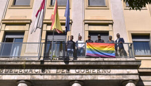 La bandera arcoiris luce en la Subdelegación del Gobierno en Cuenca con motivo del Día Internacional del Orgullo 2 La bandera arcoiris luce en la Subdelegación del Gobierno en Cuenca con motivo del Día Internacional del Orgullo