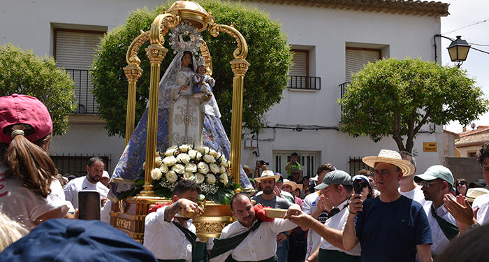 La delegada de la Junta destaca la colaboración institucional en el 25 aniversario del nombramiento de la Virgen de Rus como alcaldesa perpetua de San Clemente