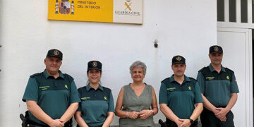 La subdelegada del Gobierno conoce las mejoras en el cuartel de la Guardia Civil de Casas de Benítez