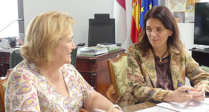 La subdelegada del Gobierno en Guadalajara se reúne con la alcaldesa de Alovera para valorar las mejoras en el transporte público de la localidad 1 La subdelegada del Gobierno en Guadalajara se reúne con la alcaldesa de Alovera para valorar las mejoras en el transporte público de la localidad