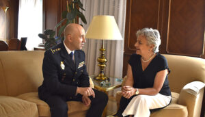 La subdelegada del Gobierno recibe a Francisco Sánchez, nuevo jefe de la Comisaría Provincial de la Policía Nacional en Cuenca