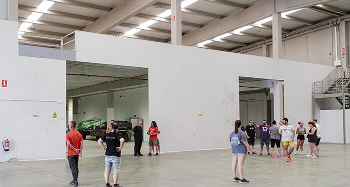 Las Peñas Públicas de Azuqueca ya tienen a su disposición la nave para preparar las carrozas del Desfile de Septiembre